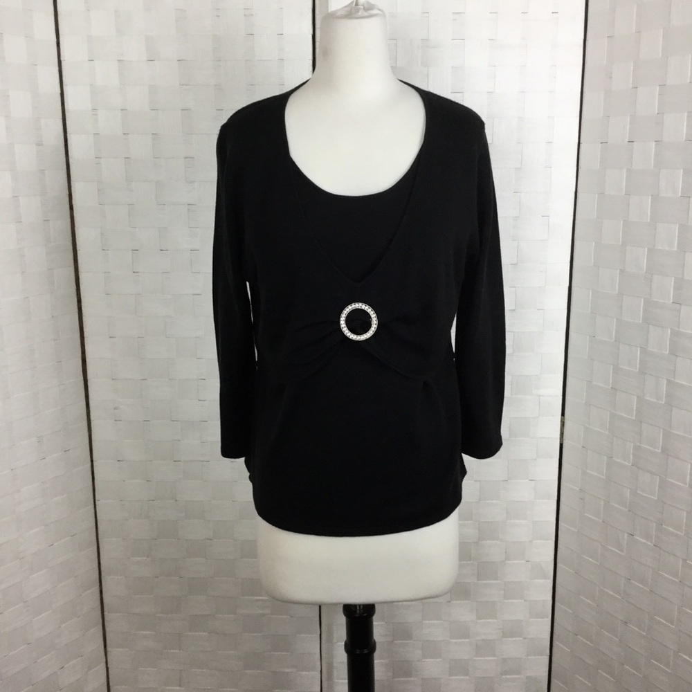 RQT black sweater w/silver rhinestone pin, Size M‎